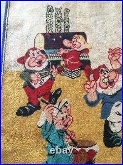 1940's VINTAGE WALT DISNEY Snow White & The Seven Dwarf's rug-tapestry