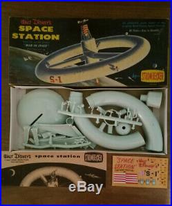 Rare Vintage 1955 Strombecker Walt Disney's Space Station D32-100 Model Kit