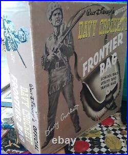 Toy vintage Walt Disney's Official DAVY CROCKETT Frontier Bag FESS PARKER withBOX