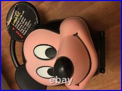 Vintage Walt Disney Aladdin Mickey and Minnie Lunch box heeds