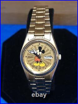 Vintage Walt Disney Mickey Mouse Seiko Quartz Watch Day & Date Gold Tone
