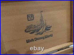 Vintage Walt Disney World 25 Cigars Wood Box Cazadores All Imported Cuban Seed